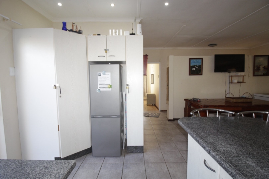 4 Bedroom Property for Sale in Paradise Beach Eastern Cape